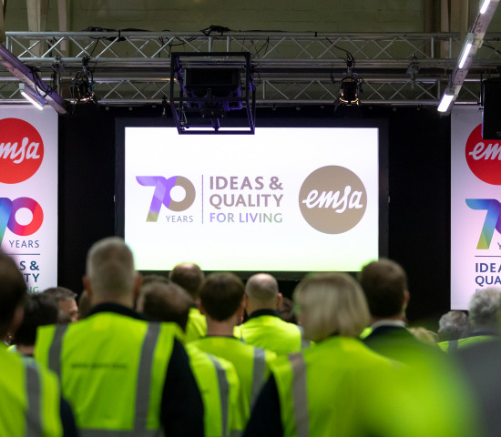 Zum 70. Firmenjubiläum hat Emsa eine Geburtstagsfeier mit Gästen und Mitarbeitern in Emsdetten organisiert.
Zum 70. Firmenjubiläum hat Emsa eine Geburtstagsfeier mit Gästen und Mitarbeitern in Emsdetten organisiert.