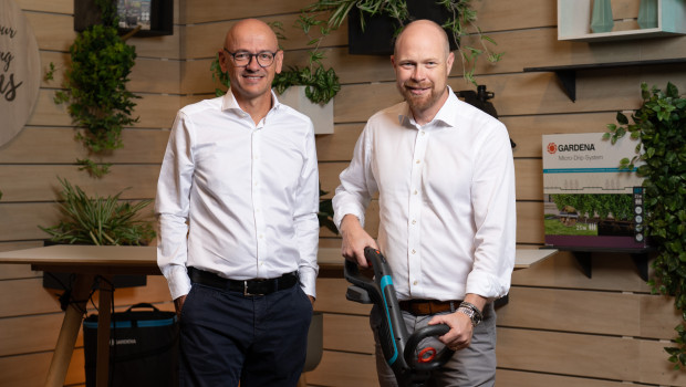 Pär Åström, President der Gardena Division (rechts), und Tobias M. Koerner haben im Rahmen einer Pressekonferenz die aktuelle Geschäftsentwicklung präsentiert.