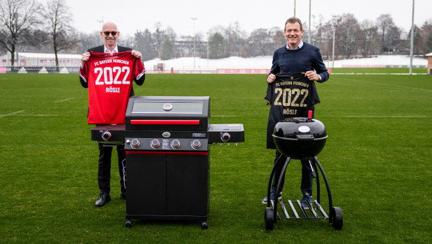 Rösle-Geschäftsführer Henning Klempp (links) und Andreas Jung, Vorstand Marketing FC Bayern München, haben die Partnerschaft besiegelt.