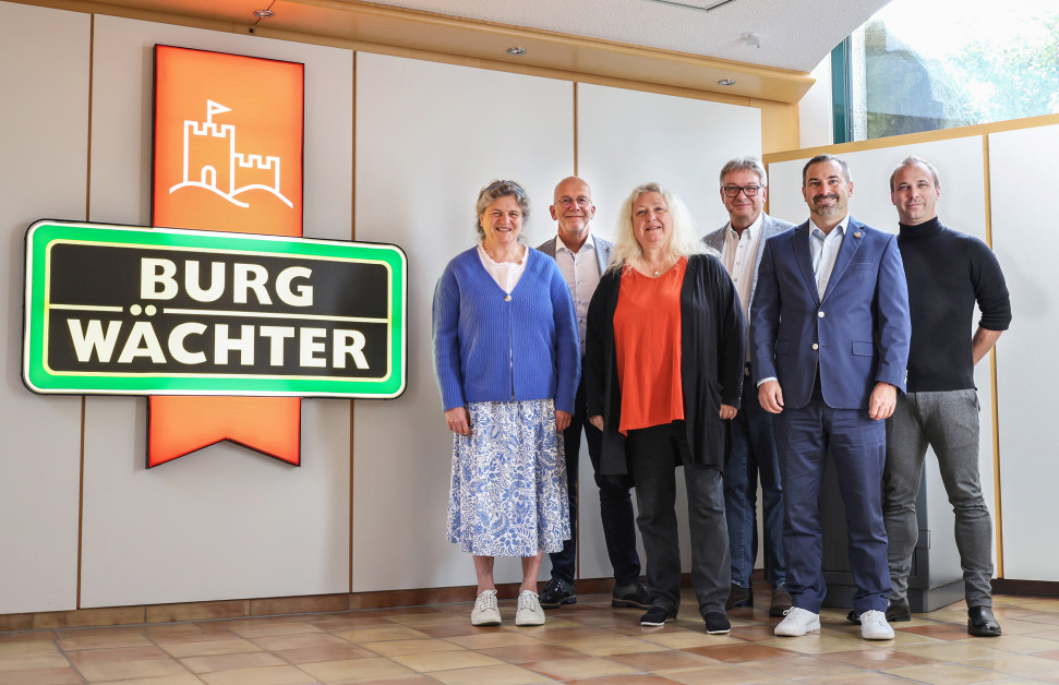 Burg-Wächter feiert fünf langjährig... - diy online