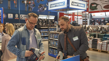 Im Zentrum: Kraftronic, die neue Eigenmarke für Elektro-Handwerkzeuge