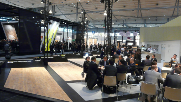 Ein hoher Besucherandrang beim Wood Flooring Summit der Domotex in Halle 9.