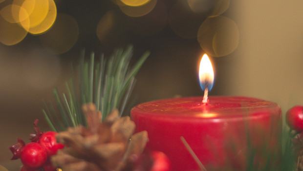 Kurz vor Advent und Weihnachten nimmt sich die DUH das Thema Palmöl in Kerzen vor.