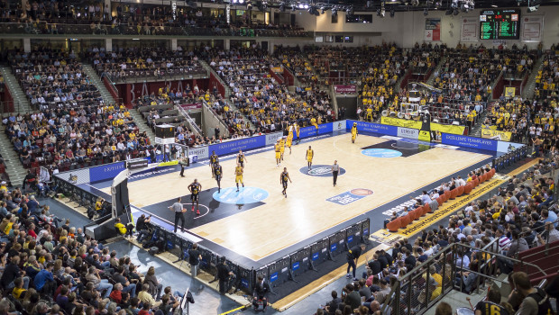 Kärcher stattet jetzt die so genannten Wischer des Basketballclubs MHP Riesen Ludwigsburg aus.