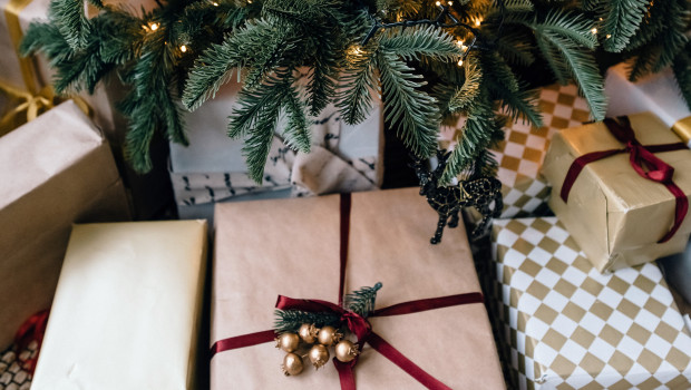 Wird es in diesem Jahr leerer unter dem Weihnachtsbaum? Dies legen Ergebnisse einer Studie von Emarsys nahe. 