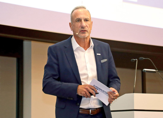 Dr. Eckard Kern, Vorsitzender der Geschäftsführung, warb eindringlich dafür, die professionellen Leistungen der Zentrale in Anspruch zu nehmen. Dr. Eckard Kern, Vorsitzender der Geschäftsführung, warb eindringlich dafür, die professionellen Leistungen der Zentrale in Anspruch zu nehmen.