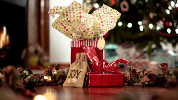 In diesem Jahr werden wieder mehr Sachgeschenke unter dem Baum liegen. 