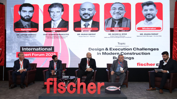 Branchenexperten tauschten sich bei einer Podiumsdiskussion über Herausforderungen bei der Planung und Umsetzung moderner Bauprojekte aus. Branchenexperten tauschten sich bei einer Podiumsdiskussion über Herausforderungen bei der Planung und Umsetzung moderner Bauprojekte aus.