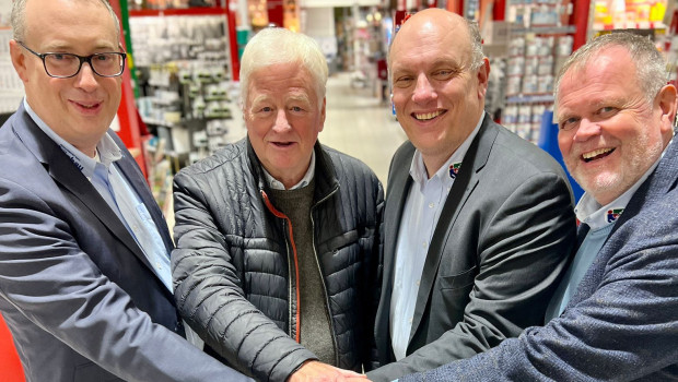 Übernahme besiegelt (v. l.):  Hauke Lüchau, Eckart Wörmcke, Christian Lüchau und Jochen Lüchau.