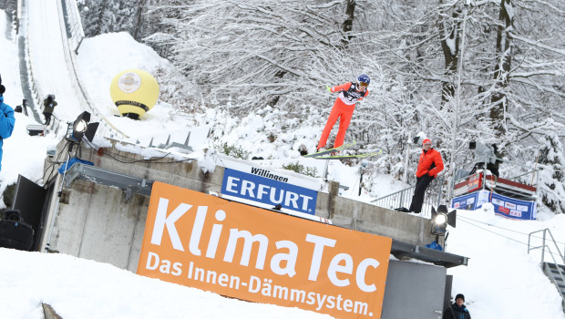 Aufmerksamkeitsstark: Erfurt platziert das Branding von Klima Tec unter anderem direkt am Schanzentisch.