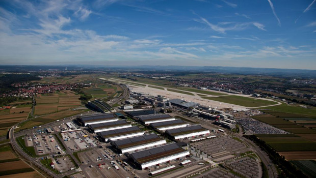 Komplett neu konzipiert mit einer neuen Halle wurde die Dach + Holz in Stuttgart.