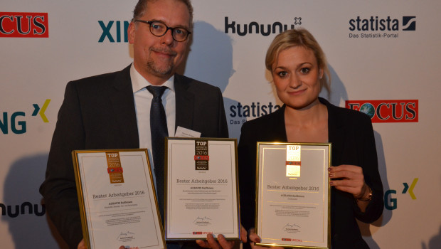 Dr. Clemens Große Frie, Vorstandsvorsitzender der Agravis Raiffeisen AG, sowie Personalchefin Uta Löffler freuen sich über die Focus-Auszeichnung.