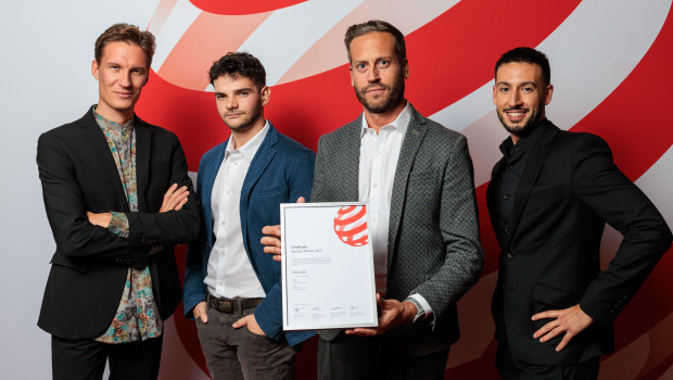 Giovanni Cunico (Key Account Manager, Crispy Bacon), Nicola Pozza (Software Developer, Stiga), Matteo Bonilauri (Program Manager Connected Solutions, Stiga) und Davide Cremonesi (Chief Design Officer, Crispy Bacon, v. l.) haben die Auszeichnung entgegen genommen.