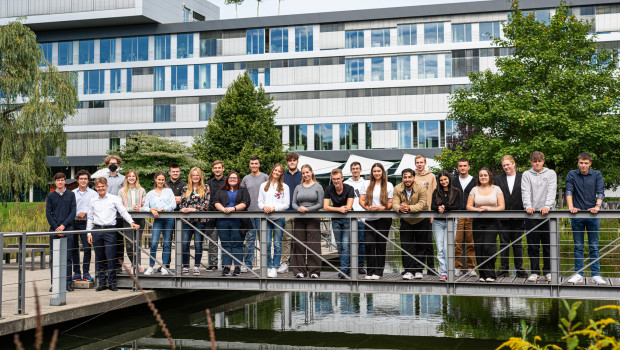 Der Ausbildungsjahrgang 2023 am Dachser Head Office in Kempten. 