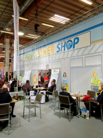 Im Eingangsbereich des Handelsforums 2013 wurde für den neuen Profi Power Shop geworben.
