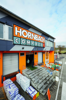 Hornbach verabschiedet sich trotz der Schließung in Alzey nicht von seinem Compact-Format. In Baden-Württemberg sind zwei neue Standorte geplant.