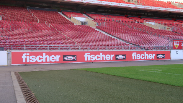 Die Unternehmensgruppe Fischer zeigt sich in der kommenden Saison in der Mercedes-Benz Arena des VfB Stuttgart unter anderem wieder mit Bandenwerbung.