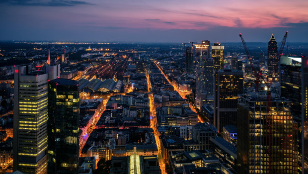 Lediglich in den sieben größten Städten, darunter Frankfurt am Main, sind die Preise für Ein- und Zweifamilienhäuser gesunken. 