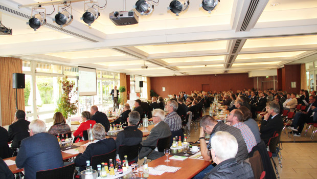 Der Deutsche Torf- und Humustag findet traditionell in der Wandelhalle in Bad Zwischenahn statt.