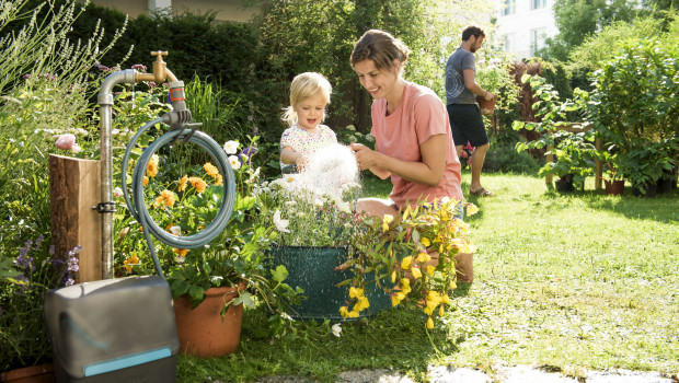 Familien gehören im Vergleich zu anderen Bevölkerungsgruppen zu den fleißigsten Hobbygärtnern. Foto: Gardena