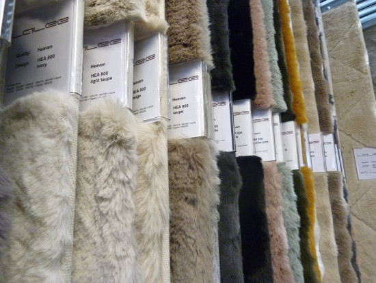 Bei Lalee Home liegt Flauschiges im Trend – die Felloptik gibt es klassisch und mit Musterstrukturen.&nbsp;