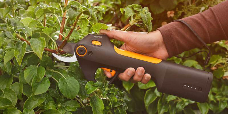 Die Akku-Gartenschere M Bypass zeichnet sich durch ihren &nbsp;integrierten Akku aus.&nbsp;