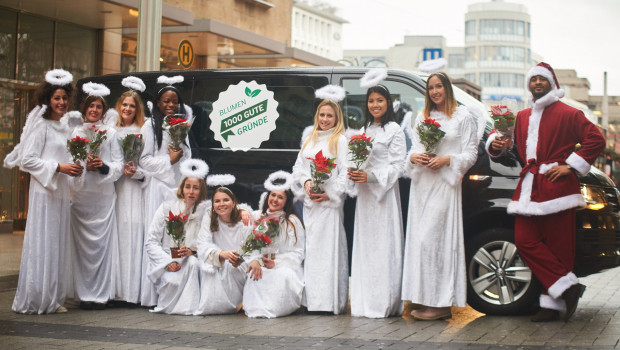 Und siehe, eine große Schar Engel kam in den Kölner Berufsverkehr und brachte den Menschen Weihnachtssterne und große Freude.