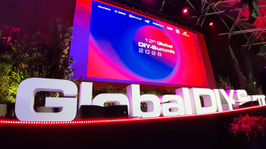 Standing Ovations für John Herbert – Appelle zu „Make It Zero“ Standing Ovations für John Herbert – Appelle zu „Make It Zero“