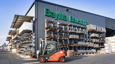 Baywa-Baustoffstandorte steigen auf Elektrostapler um