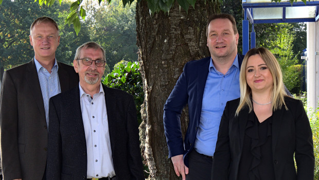 Die NBB verjüngt ihre Spitze (v. l.): Thomas Herzner (NBB-Geschäftsführer), der verabschiedete Horst Bradtmöller sowie "die Neuen" Dirk Mende und Julia Ganski. Die NBB verjüngt ihre Spitze (v. l.): Thomas Herzner (NBB-Geschäftsführer), der verabschiedete Horst Bradtmöller sowie "die Neuen" Dirk Mende und Julia Ganski.