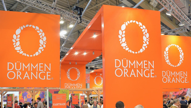 Auf der IPM war Dümmen Orange wieder mit einem großen Stand vertreten. Bei der Vermarktung von Topfrosen in den Niederlanden arbeitet das Unternehmen jetzt mit Plantenkwekerij Valstar zusammen. Auf der IPM war Dümmen Orange wieder mit einem großen Stand vertreten. Bei der Vermarktung von Topfrosen in den Niederlanden arbeitet das Unternehmen jetzt mit Plantenkwekerij Valstar zusammen.