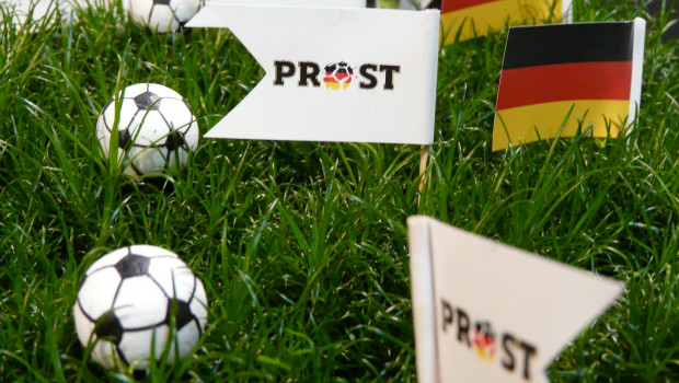 So wenig Prost war nie bei einer WM. Möglicherweise hat auch der Handel weniger zu feiern, weil von der Fußballbegeisterung angestoßene Umsätze jetzt fehlen könnten.