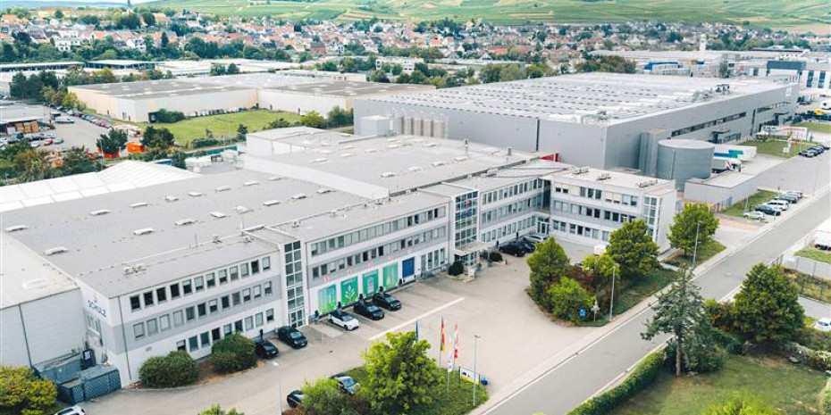 Heute können in Langenlonsheim jährlich bis zu 60 Millionen Liter Farben, Lacke und Spezialprodukte hergestellt werden.