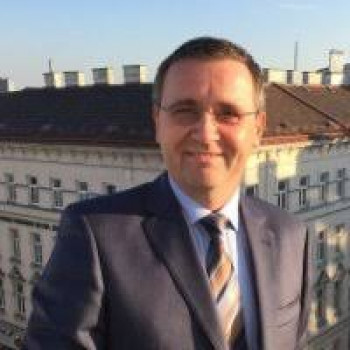 Johannes Kauer übernimmt am 1. Januar 2018 die operative Geschäftsführung der österreichischen Baustoffhandel A. Sochor & Co. GmbH. Johannes Kauer übernimmt am 1. Januar 2018 die operative Geschäftsführung der österreichischen Baustoffhandel A. Sochor & Co. GmbH.