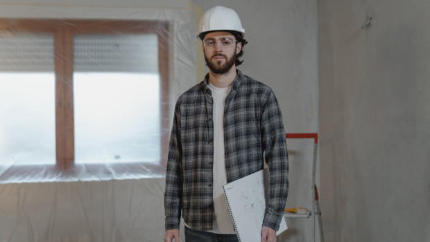 Ob Kostenerleichterung, Einfluss auf das Endergebnis oder einfach Spaß am Heimwerken: es gibt unterschiedliche Gründe, beim Hausbau selbst Hand anzulegen. 