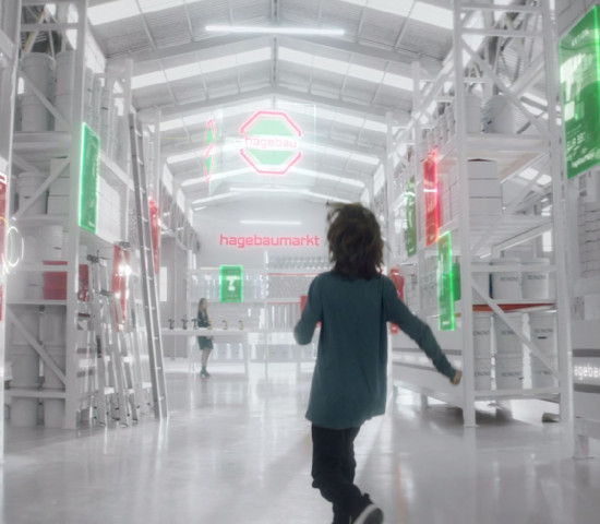 ... in die Zukunft. Den Spot hat die Hagebau-Zentrale zusammen mit der Agentur Thjnk entwickelt. ... in die Zukunft. Den Spot hat die Hagebau-Zentrale zusammen mit der Agentur Thjnk entwickelt.