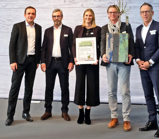 ... der Nachhaltigkeitssonderpreis von Toom ging an Fliesenmax. ... der Nachhaltigkeitssonderpreis von Toom ging an Fliesenmax.