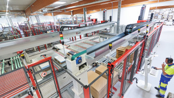 Neue Frontenanlage für kleine Losgrößen bei Egger in Bünde