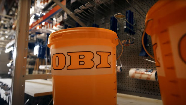 Im Mittelpunkt der Fußballkampagne: der Obi-Eimer.