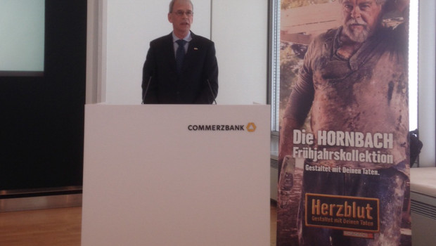 Albrecht Hornbach, Vorstandsvorsitzender der Hornbach Holding AG, hat die Zahlen in Frankfurt vorgestellt. 