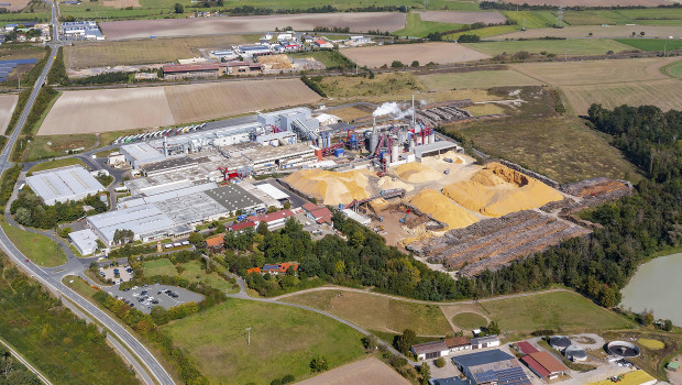 Das Spanplattenwerk ist in Markt Bibart bei Würzburg angesiedelt.