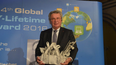 Feierliche Preisverleihung an Prof. Klaus Fischer