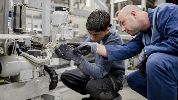 Mauricio startet&nbsp;als Industriemechaniker-Azubi bei J.W. Ostendorf.
