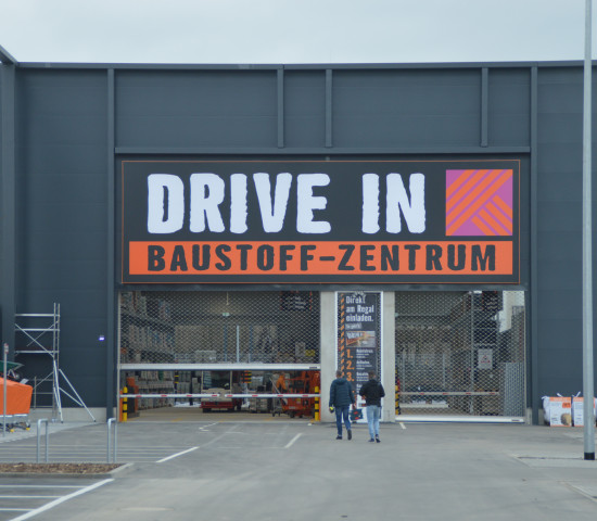 Ein Drive-In wurde angebaut.