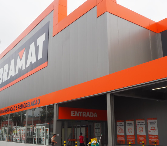 Adeo etabliert sein Profi-Format in Portugal unter der Marke Obramat. Adeo etabliert sein Profi-Format in Portugal unter der Marke Obramat.