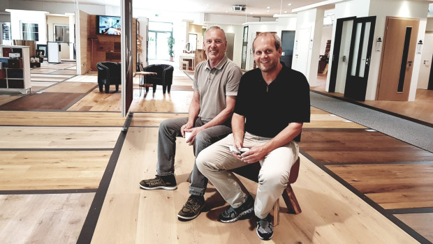 Rudolf Greiter (l.) und sein Neffe Sylvester Greiter leiten die Holz Greiter GmbH, die zum 1. Januar 2024 zur Hagebau wechselt.