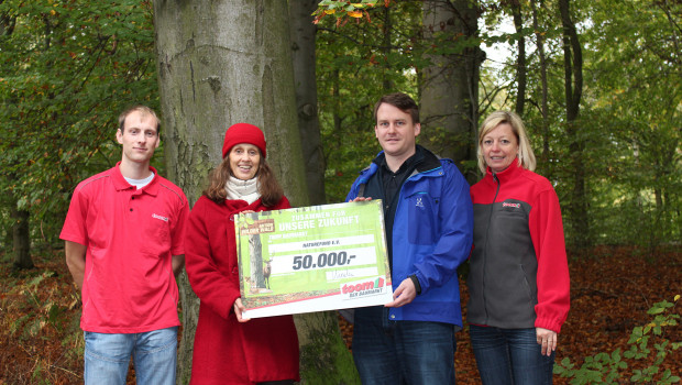 Eine Toom-Spende ermöglicht Naturefund den weiteren Kauf von Waldfläche.