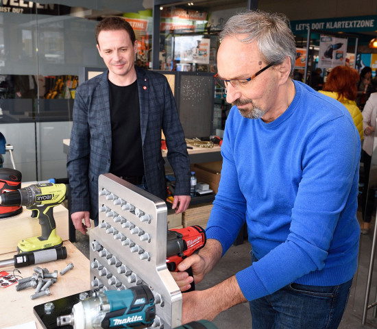 Im Testcenter können die Kunden die Produkte ausprobieren. Im Testcenter können die Kunden die Produkte ausprobieren.