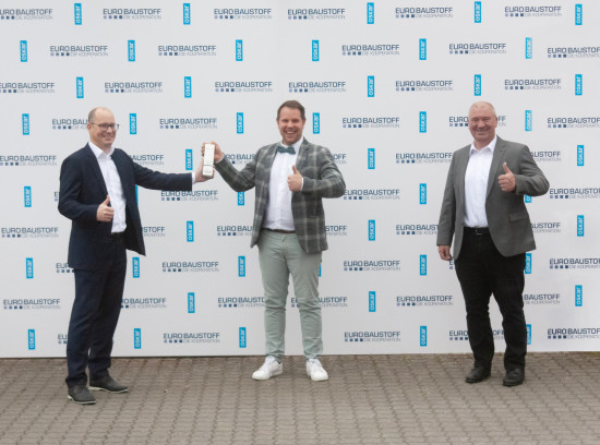 An der Preisübergabe an Oskar in Klingenberg nahmen (von links) Peter Abraham, Maximilian Kara und Christian Sturm teil. An der Preisübergabe an Oskar in Klingenberg nahmen (von links) Peter Abraham, Maximilian Kara und Christian Sturm teil.