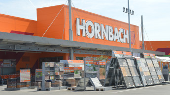 Hornbach bestätigt Umsatz- und reduziert EBIT-Prognose